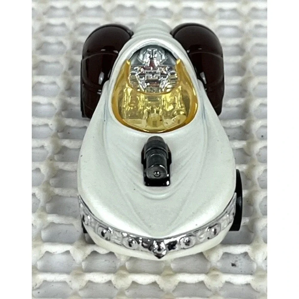 2015 Hot‎ Wheels Star Wars Princess Leia Rogue One Character Car Brown & White